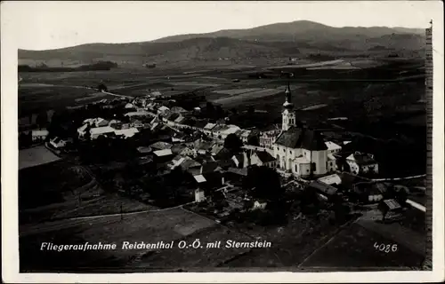 Ak Reichenthal in Oberösterreich, Fliegeraufnahme des Ortes mit Sternstein, Kirche