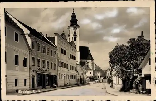 Ak Eferding in Oberösterreich, Straßenansicht, Geschäft Stadelmann, Kirchturm