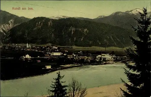 Ak Kundl in Tirol, Stadtpanorama, Flusspartie, Gebirgskette