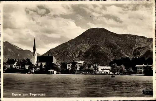 Ak Rottach Egern in Oberbayern, Teilansicht vom Wasser aus gesehen, Kirche