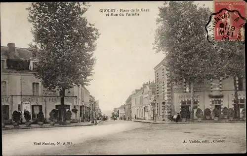 Ak Cholet Maine et Loire, Place de la Gare et Rue du Paradis