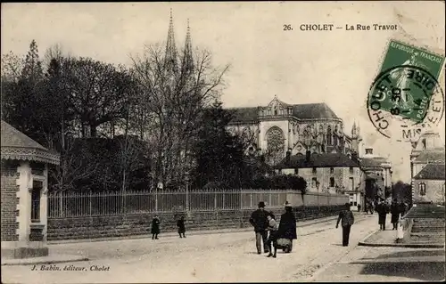 Ak Cholet Maine et Loire, La Rue Travot