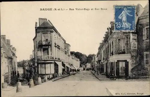 Ak Baugé Maine et Loire, Rue Victor Hugo et Rue Besse