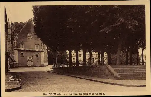 Ak Baugé Maine et Loire, La Rue du Mail et le Château