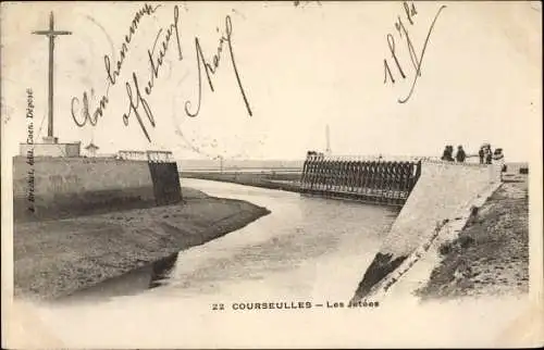 Ak Courseulles-sur-Mer Calvados, Les Jetées