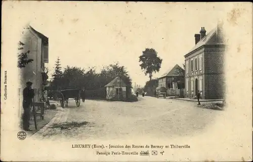 Ak Lieurey Eure, Jonction des Routes de Bernay et Thiberville, Passage Paris Trouville