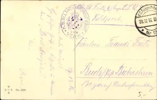 Künstler Ak Taubenmütterchen, Kind füttert Tauben