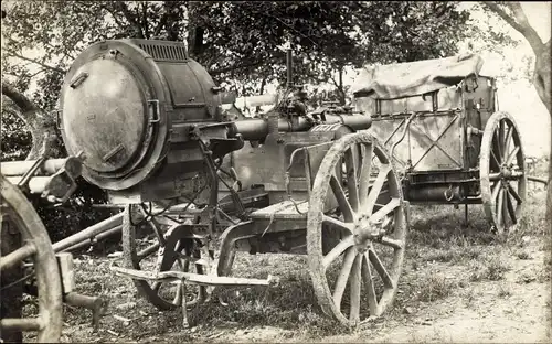 Foto Ak Zerstörtes französisches Maschinenfahrzeug