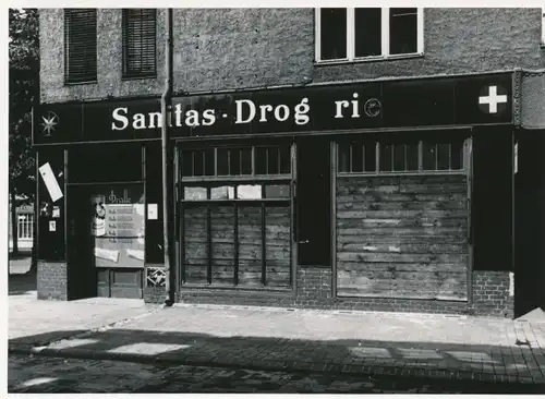 Foto Berlin Steglitz, Bert Sass, Sanitas Drogerie, Albrechtstraße 73