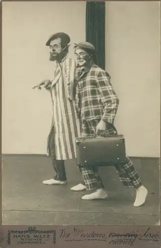 Kabinett Foto Hans Miltz München, Clowns mit Koffer, Portrait