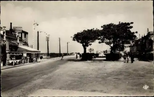 Ak Courseulles sur Mer Calvados, Place de Caen