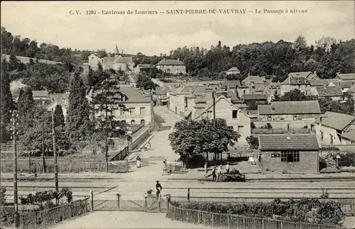 Ak Saint Pierre du Vauvray Eure, Le Passage à niveau