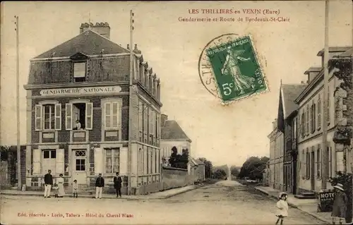 Ak Les Thilliers En Vexin Eure, Gendarmerie et Route de Bordeaux St. Clair