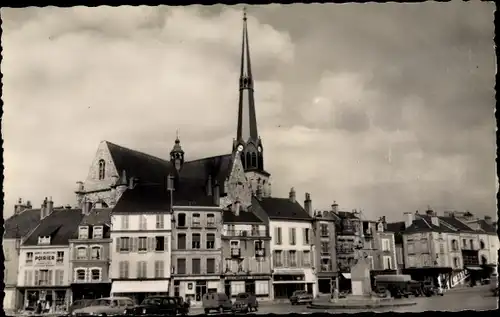Ak Pithiviers Loiret, La place du Martroi et l'église Saint Salomon, Saint Grégoire