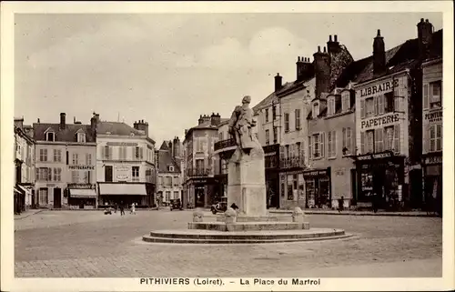 Ak Pithiviers Loiret, La Place du Martroi