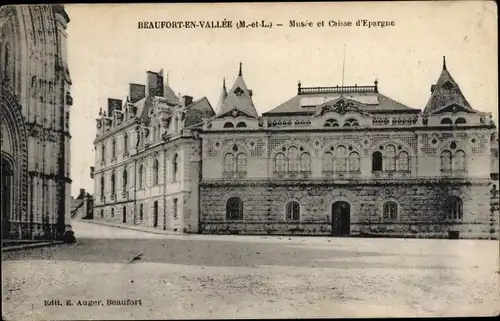 Ak Beaufort en Vallee Beaufort en Anjou Maine et Loire, Musée et Caisse d'Epargne