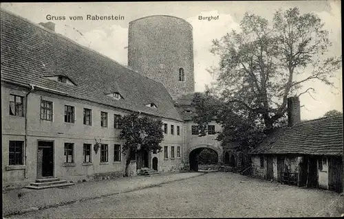 Ak Rabenstein Fläming, Burghof