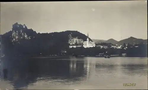 Foto Ak Bled Veldes Slowenien, Blick auf den Ort