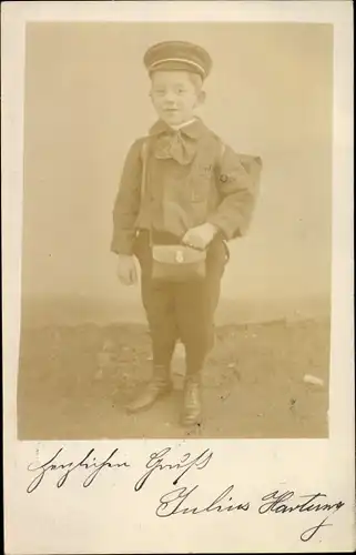 Foto Ak Kinderportrait, Junge in Uniform