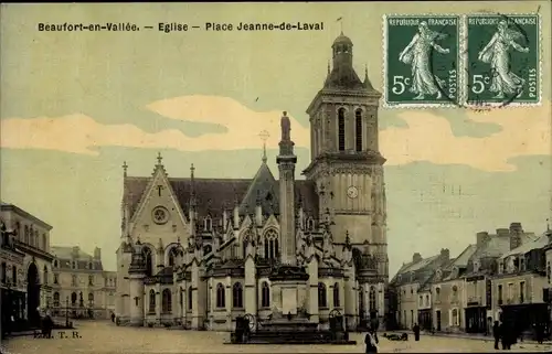 Ak Beaufort en Vallee Beaufort en Anjou Maine et Loire, Église, Place Jeanne de Laval