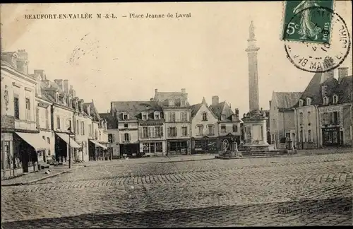 Ak Beaufort en Vallee Beaufort en Anjou Maine et Loire, Place Jeanne de Laval