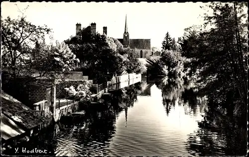 Ak Souppes sur Loing Seine et Marne, du Pont, vue sur les bords du Loing et l'Église paroissiale