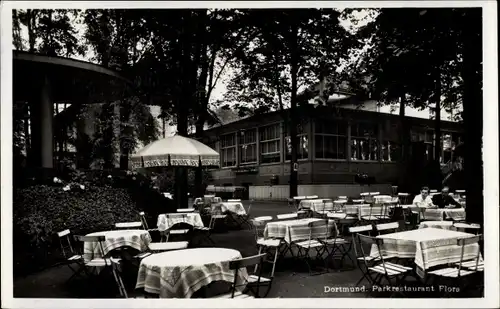 Ak Dortmund im Ruhrgebiet, Parkrestaurant Flora, Terrassenpartie