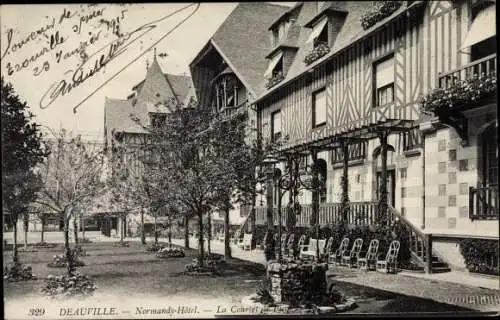 Ak Deauville Calvados, Normandy Hotel, la cour, le puy