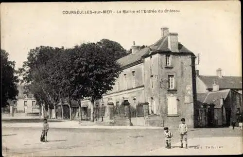 Ak Courseulles sur Mer Calvados, La Mairie et l'Entree du Chateau