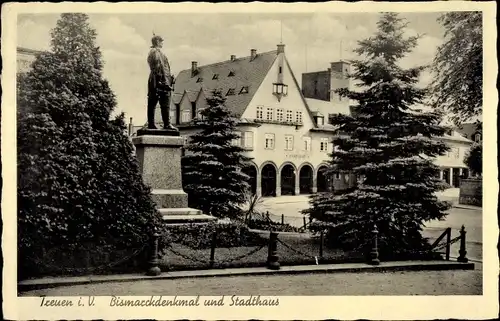 Ak Treuen im Vogtland, Bismarckdenkmal und Stadthaus