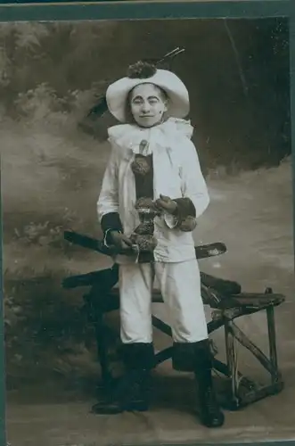 CdV Hermann Tietz München, Junge, Portrait als Pierrot