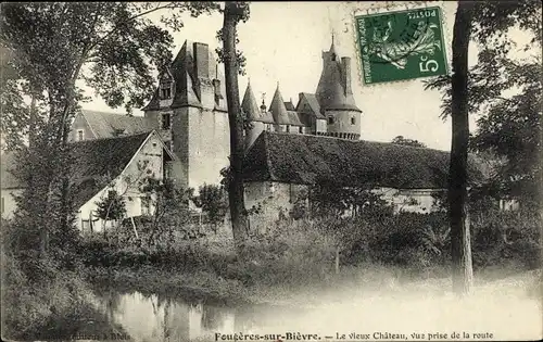 Ak Fougères sur Bièvre Loir et Cher, Le vieux Château, vue prise de la route