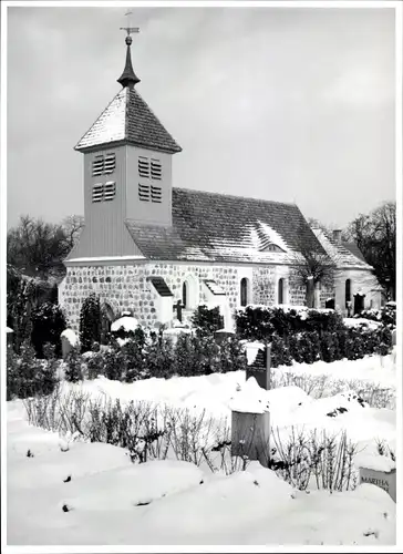 Foto Bert Sass Berlin Gatow, Kirche und Friedhof im Winter