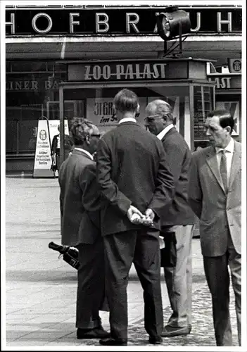 Foto Bert Sass Berlin Charlottenburg, Zoopalast, Schaukasten, Hofbräuhaus