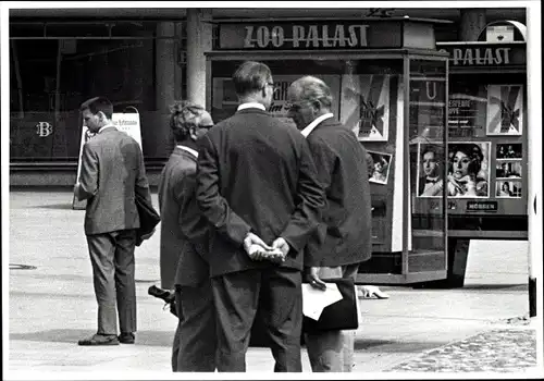 Foto Bert Sass Berlin Charlottenburg, Zoopalast, Schaukasten