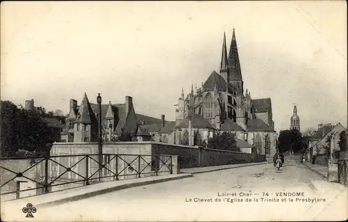 Ak Vendôme Loir et Cher, Le Chevet de l'Église de la Trinite et le Presbytère