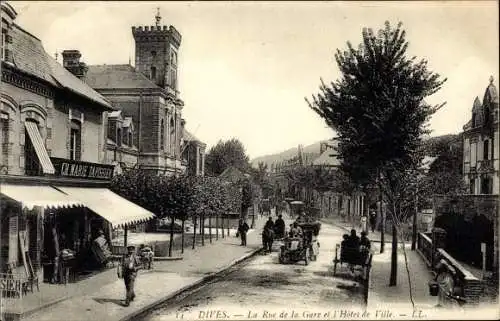 Ak Dives Calvados, Rue de la Gare, Hotel de Ville