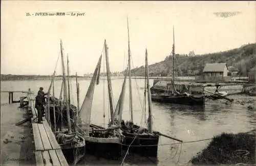 Ak Dives sur Mer Calvados, Le Port, Fischerboote