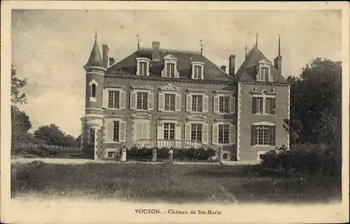 Ak Vouzon Loir et Cher, Château de Sainte Marie, vue générale, pelouse