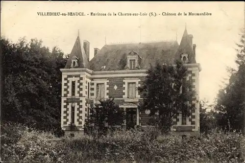 Ak Villedieu en Beauce Loir et Cher, Château de la Moussardière, vue générale, forêt