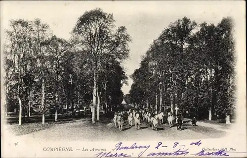 Ak Compiègne Oise, Pferde Parade auf der Allee