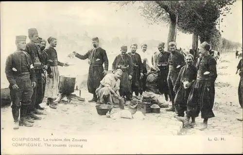 Ak Compiègne Oise, La cuisine des Zouaves