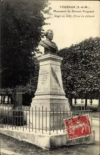 Ak Tournan en Brie Seine et Marne, Monument du Docteur Forgemol