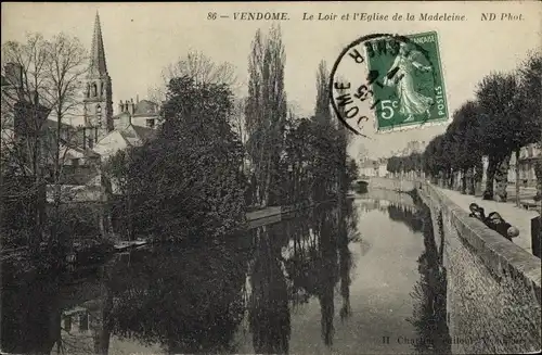 Ak Vendôme Loir et Cher, bord de la Loir et l'Eglise de la Madeleine,