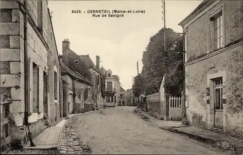 Ak Genneteil Maine et Loire, Rue de Savigné