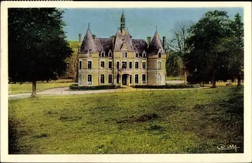 Ak Souday Loir et Cher, Château de la Cour, vue de face, pelouse