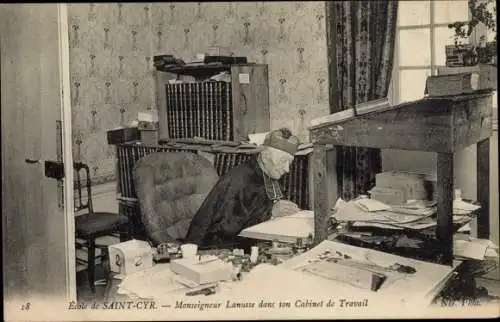 Ak Saint Cyr l'Ecole Yvelines, Monseigneur Lanusse dans son Cabinet de Travail