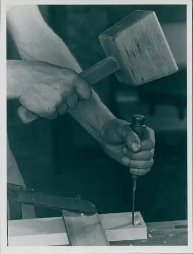 Foto Bert Sass Berlin, Tischler bei der Arbeit