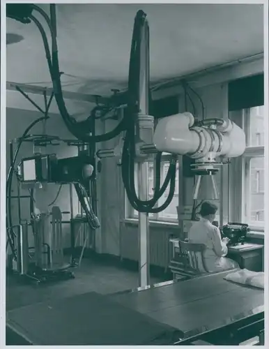 Foto Bert Sass Berlin, Medizinische Apparatur zur Strahlentherapie
