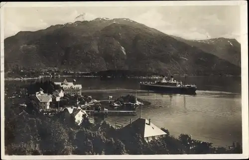 Ak Balholm Sogn Norwegen, HSDG-Dampfer Monte Sarmiento vor Anker im Essefjord